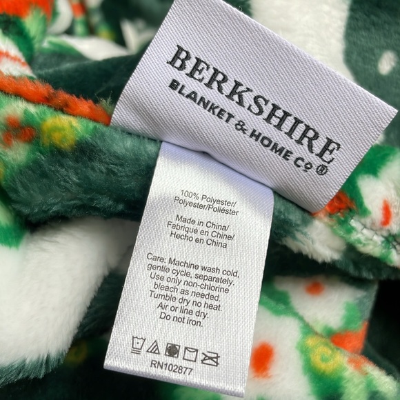 🐱Soft & Cozy Cute Cats 🐱 in Christmas Tree 🌲 Fleece Holiday Blanket! NWT! - Picture 16 of 16